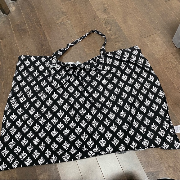 Bebe au Lait Nursing Cover in Black and White Damask Pattern - Picture 2 of 10